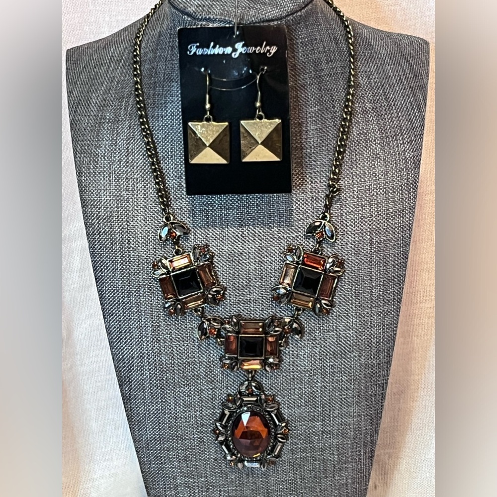 SPG Fashion Necklace Set.